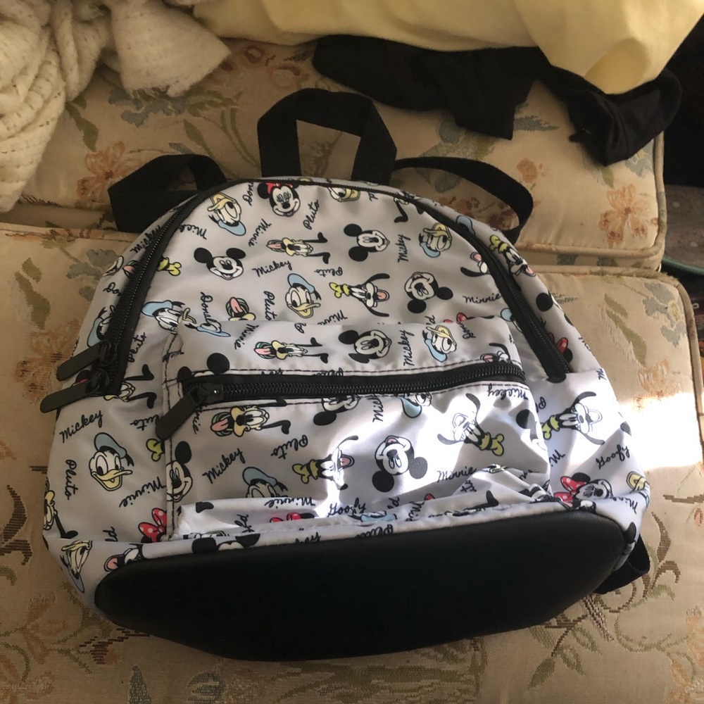 🍎COPY - Disney Small Backpack- 530 $30 or $25 w/offer
